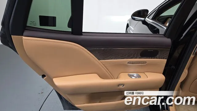 Genesis G90 Бензин 3.5 турбо AWD — Фото автомобиля 22