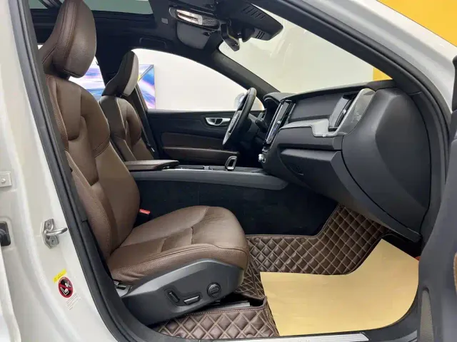 Volvo XC60 — Фото автомобиля 19
