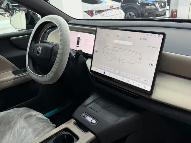Volvo XC70 Plug-in Hybrid — Фото автомобиля 10