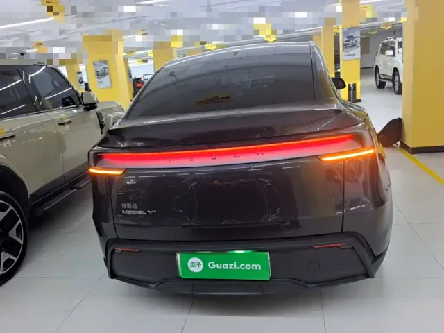 Tesla Model Y — Фото автомобиля 5