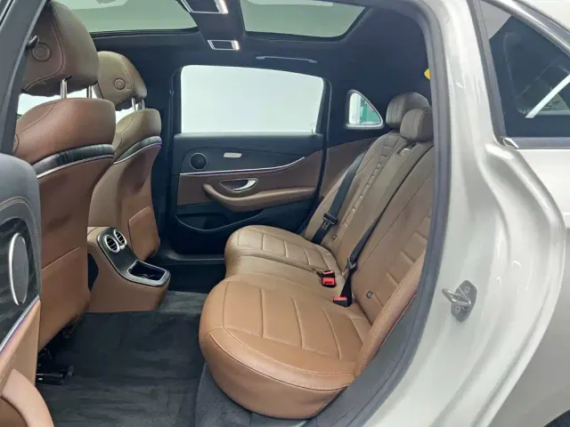 Mercedes-Benz E-Class — Фото автомобиля 15