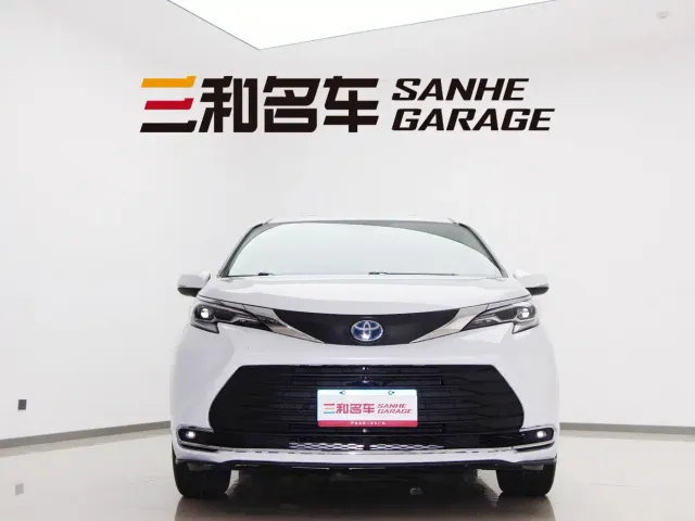 Toyota Sienna — Фото автомобиля 2