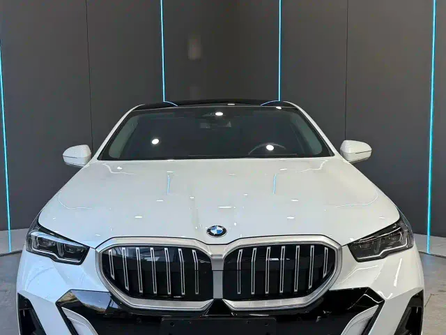 BMW 5 Series — Фото автомобиля 2