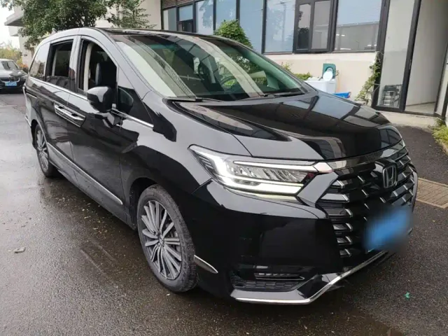 Honda Elysion — Фото автомобиля 3
