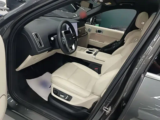 Li Auto L9 — Фото автомобиля 14