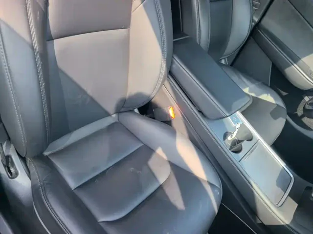 Tesla Model Y — Фото автомобиля 24