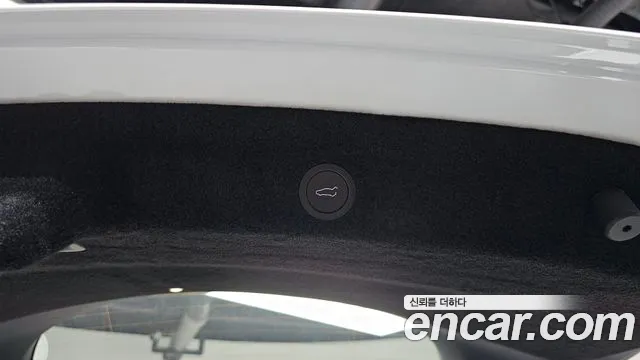 Tesla Model Y — Фото автомобиля 27