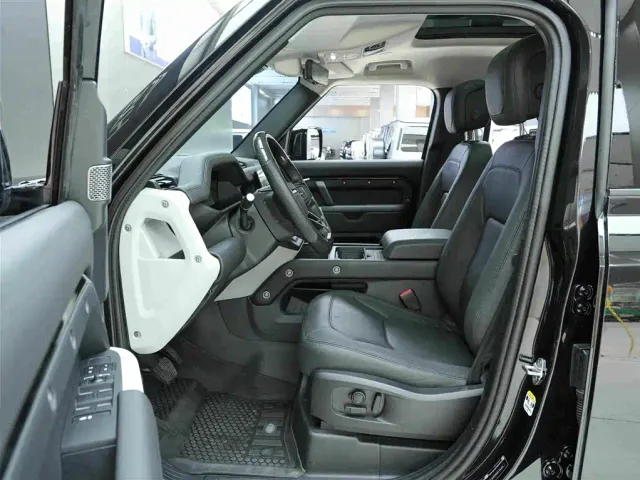 Land Rover Defender — Фото автомобиля 11