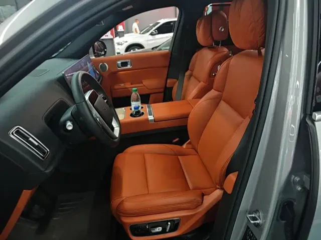 Li Auto L7 — Фото автомобиля 14