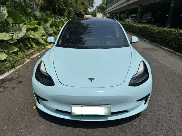 Tesla Model 3 — Фото автомобиля 2