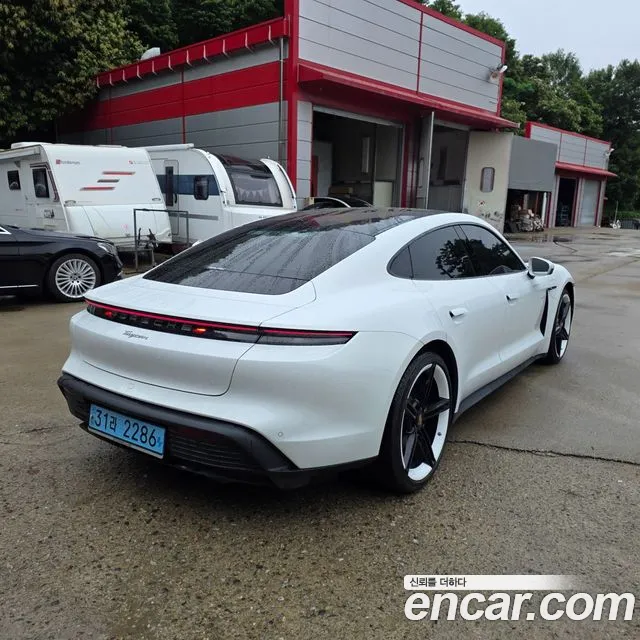 Porsche Taycan Taycan Khan — Фото автомобиля 6