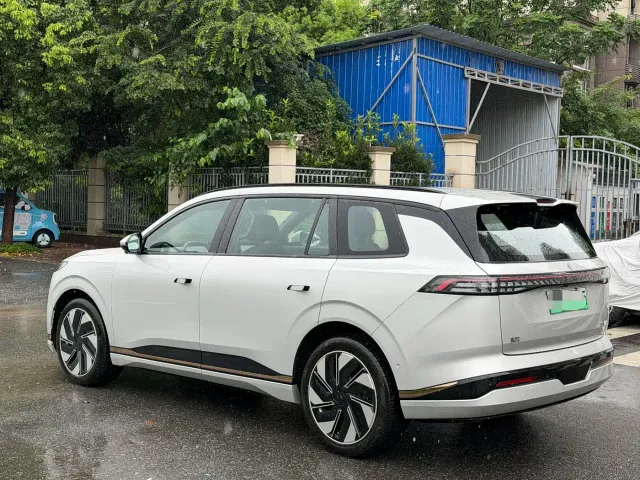 Dongfeng eπ 008 — Фото автомобиля 18