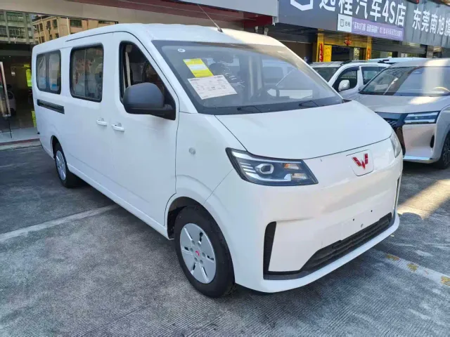 Wuling Yangguang L — Фото автомобиля 3