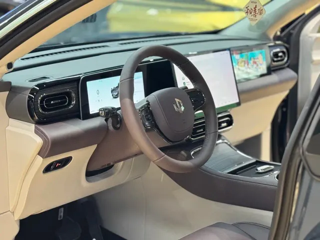 Leapmotor C11 — Фото автомобиля 7