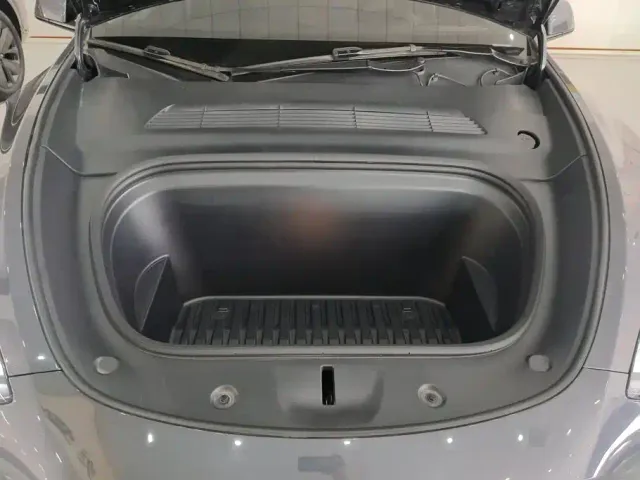 Tesla Model Y — Фото автомобиля 10