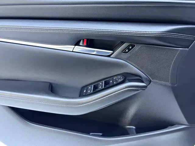 Mazda Axela — Фото автомобиля 8