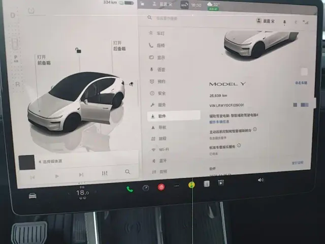Tesla Model Y — Фото автомобиля 11