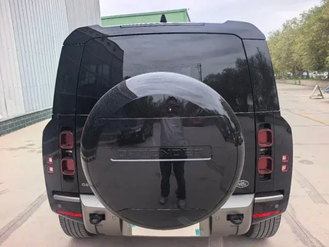 Land Rover Defender — Фото автомобиля 8