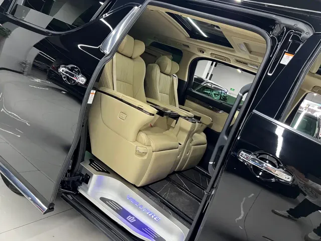 Toyota Vellfire — Фото автомобиля 13