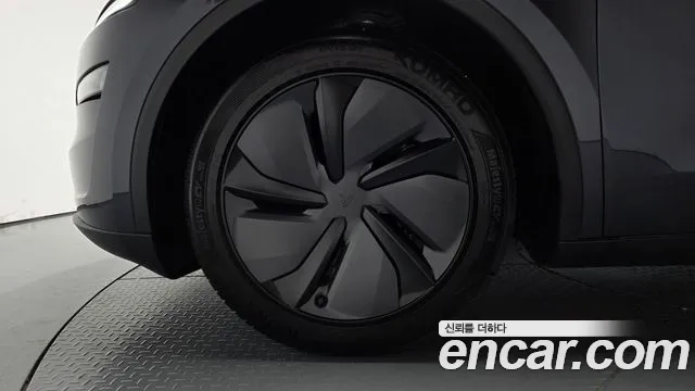 Tesla Model Y — Фото автомобиля 5