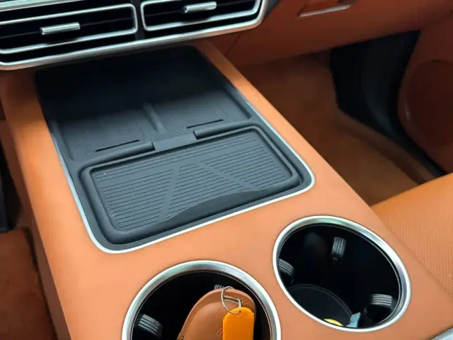 Li Auto L8 — Фото автомобиля 17