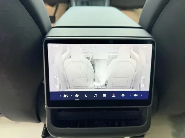 Tesla Model 3 — Фото автомобиля 7