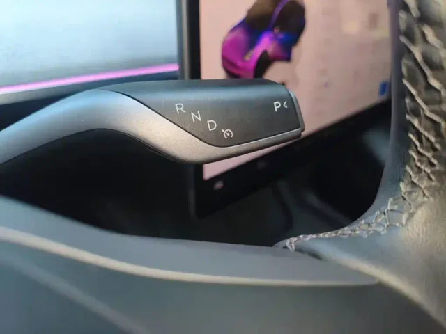 Tesla Model Y — Фото автомобиля 13