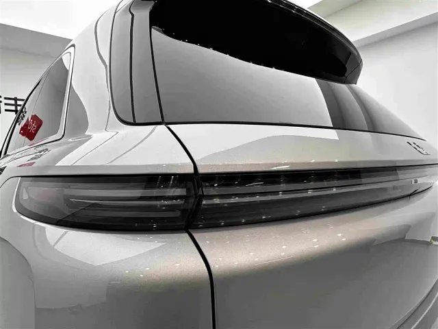 Li Auto L8 — Фото автомобиля 28