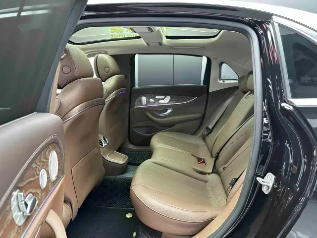 Mercedes-Benz E-Class — Фото автомобиля 8
