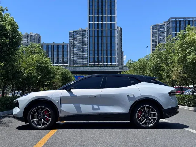 Lotus Eletre — Фото автомобиля 3
