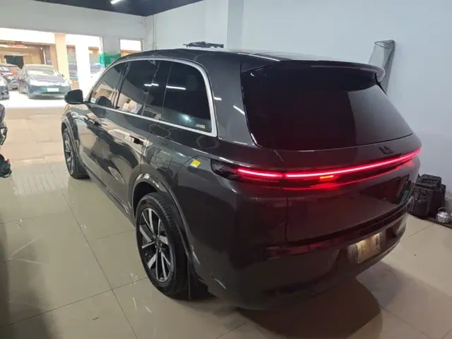 Li Auto L8 — Фото автомобиля 4