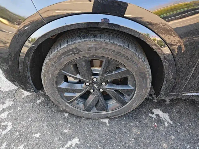 Li Auto L8 — Фото автомобиля 22