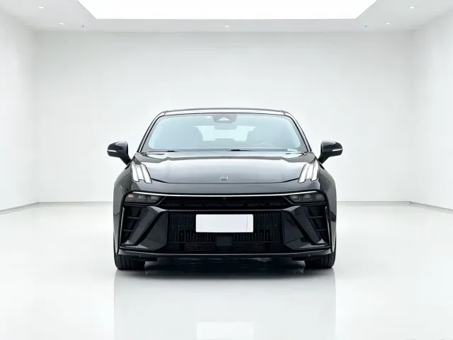 Lynk & Co 03 — Фото автомобиля 2
