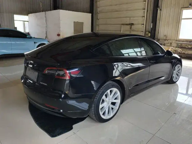 Tesla Model 3 — Фото автомобиля 3