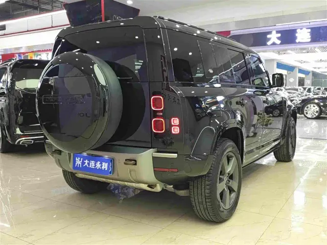 Land Rover Defender — Фото автомобиля 13