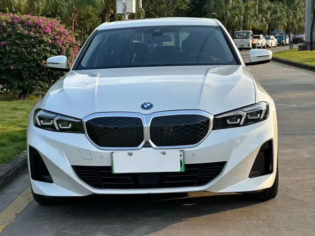 Фотография автомобиля — BMW i3