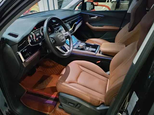 Audi Q7 — Фото автомобиля 10