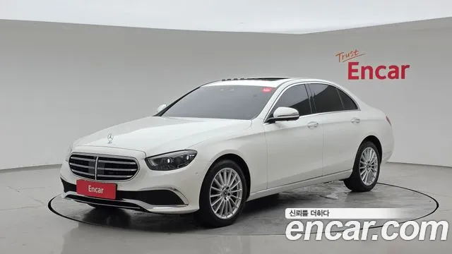 Фотография автомобиля — Mercedes-Benz E-Class