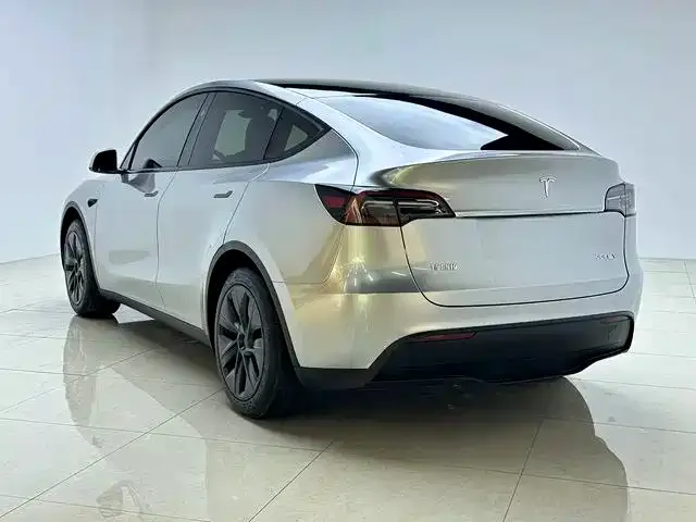 Tesla Model Y — Фото автомобиля 5