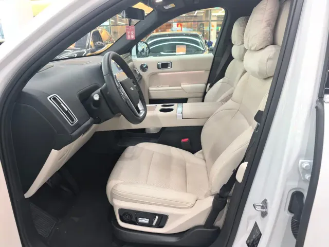 Li Auto L7 — Фото автомобиля 4