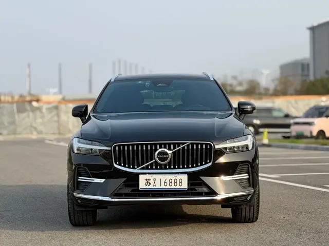 Volvo XC60 — Фото автомобиля 2