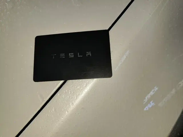 Tesla Model Y — Фото автомобиля 8