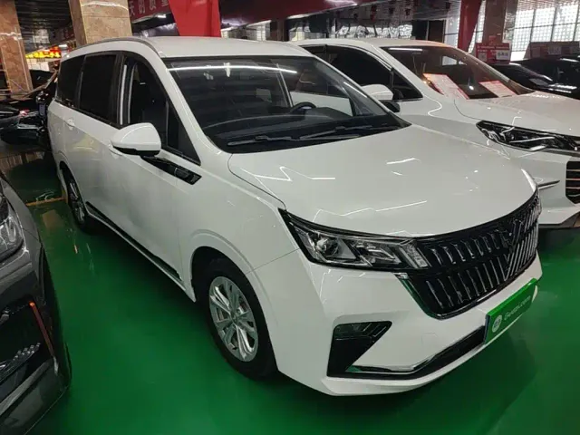 Wuling Jiachen — Фото автомобиля 3