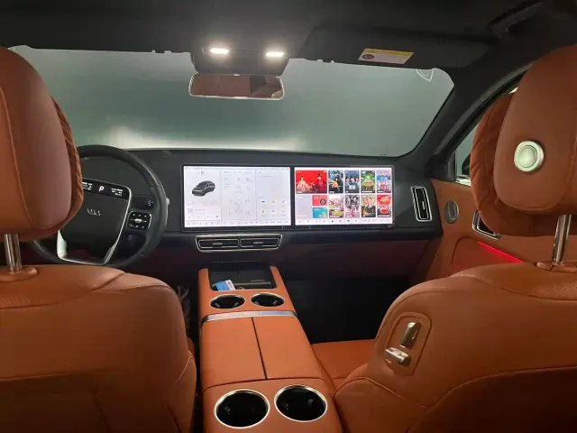 Li Auto L8 — Фото автомобиля 10