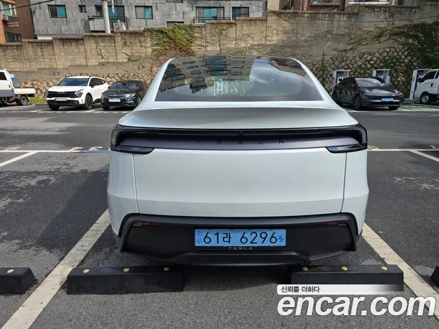 Tesla Model Y — Фото автомобиля 4