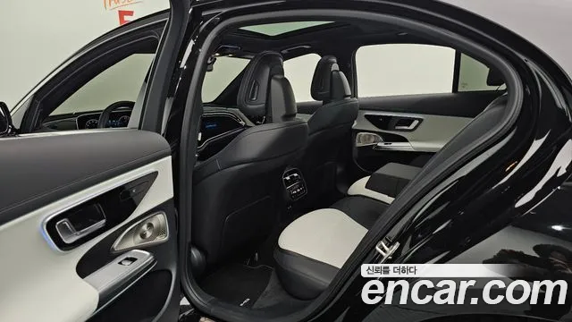 Mercedes-Benz E-Class — Фото автомобиля 16