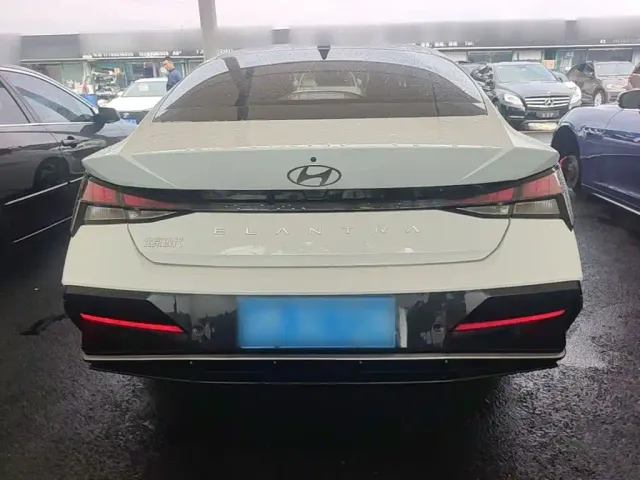 Hyundai Elantra — Фото автомобиля 5