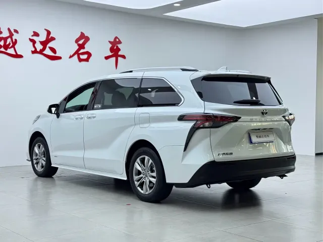 Toyota Sienna — Фото автомобиля 21