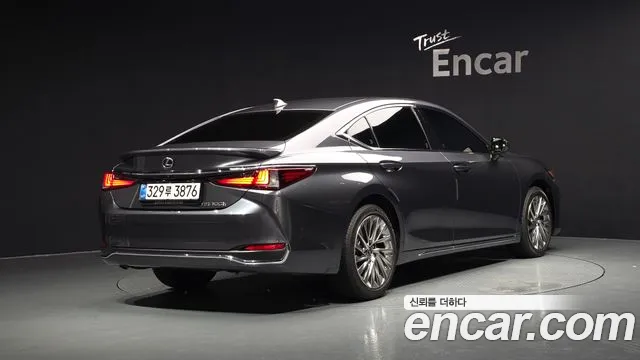 Lexus ES — Фото автомобиля 2