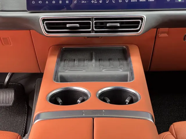 Li Auto L9 — Фото автомобиля 14